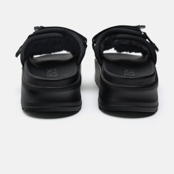 ZARA. FAUX FUR FLATFORM SANDALS - Picture 4 of 5